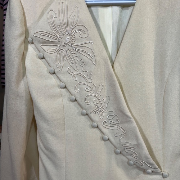 Vintage Cream Blazer Shoulder Pads Embroidered 80s Style Size 8 *minor discolour - Picture 2 of 6